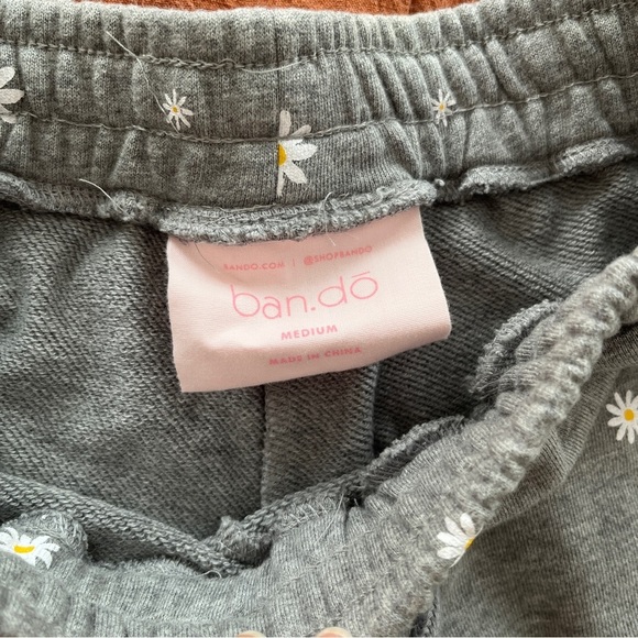 NWOT Ban.do French Terry Summer Camp Shorts in Daisy Print - Picture 7 of 9
